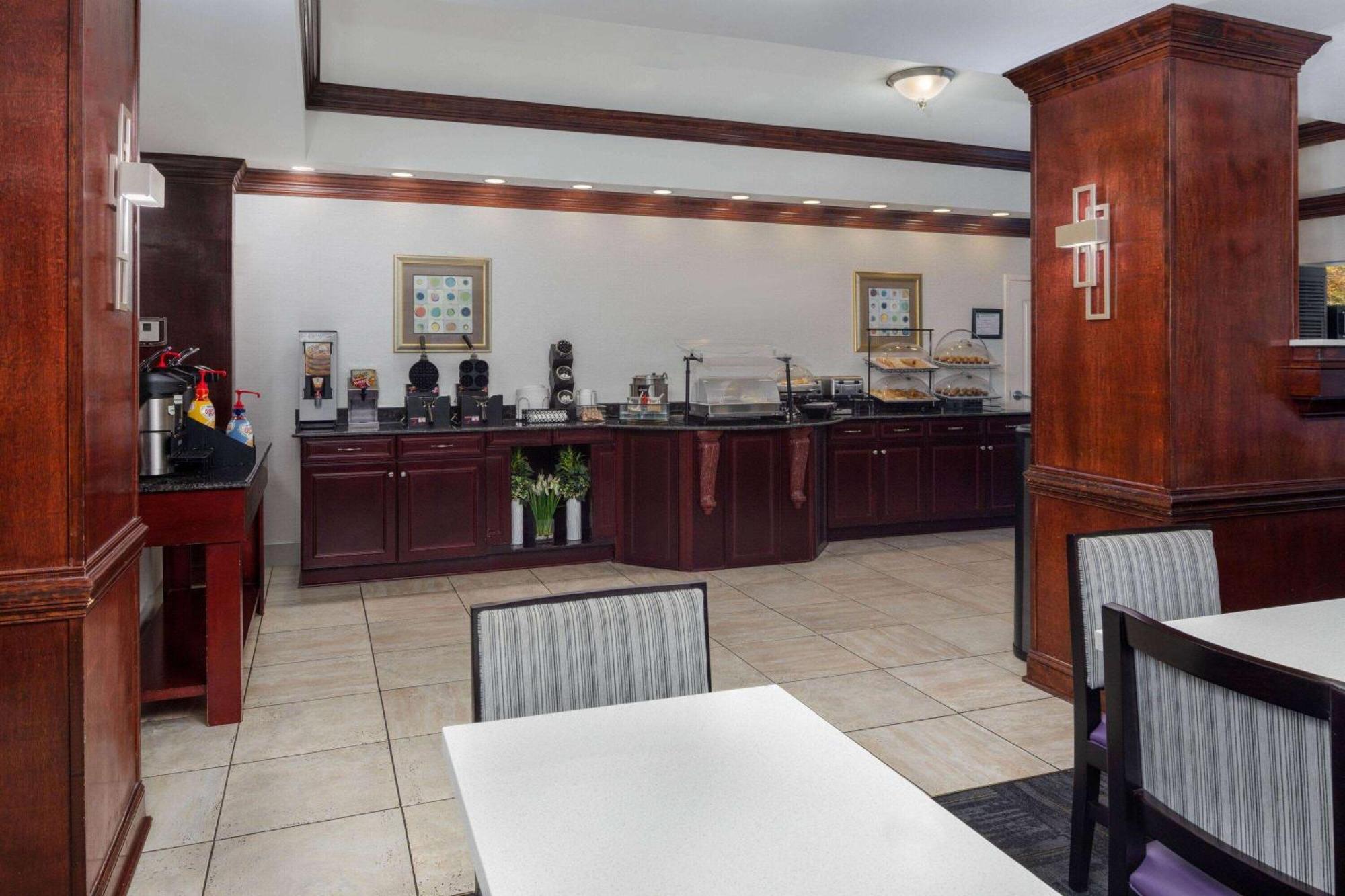 La Quinta By Wyndham Savannah Airport - Pooler Exterior photo