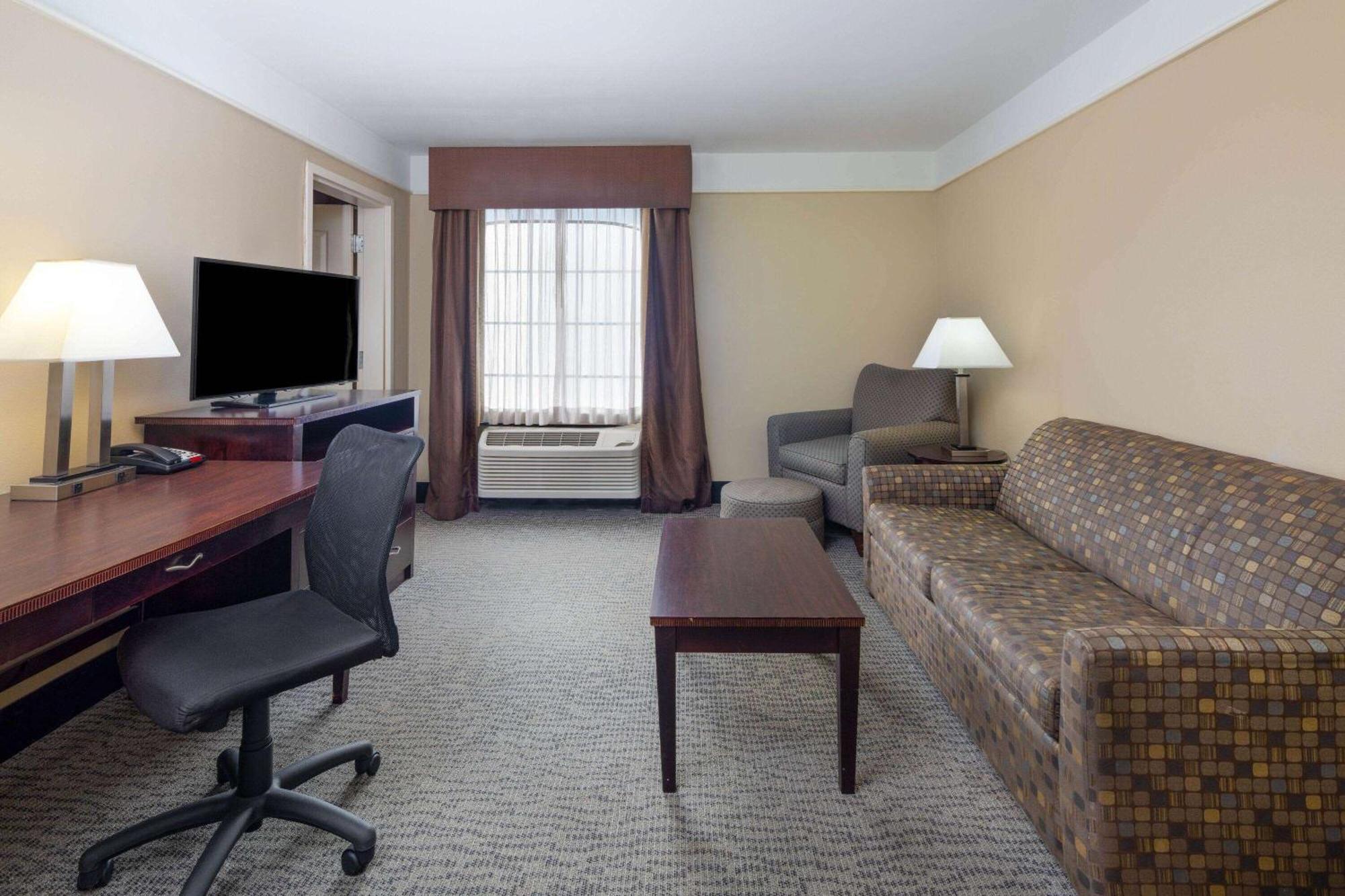 La Quinta By Wyndham Savannah Airport - Pooler Exterior photo